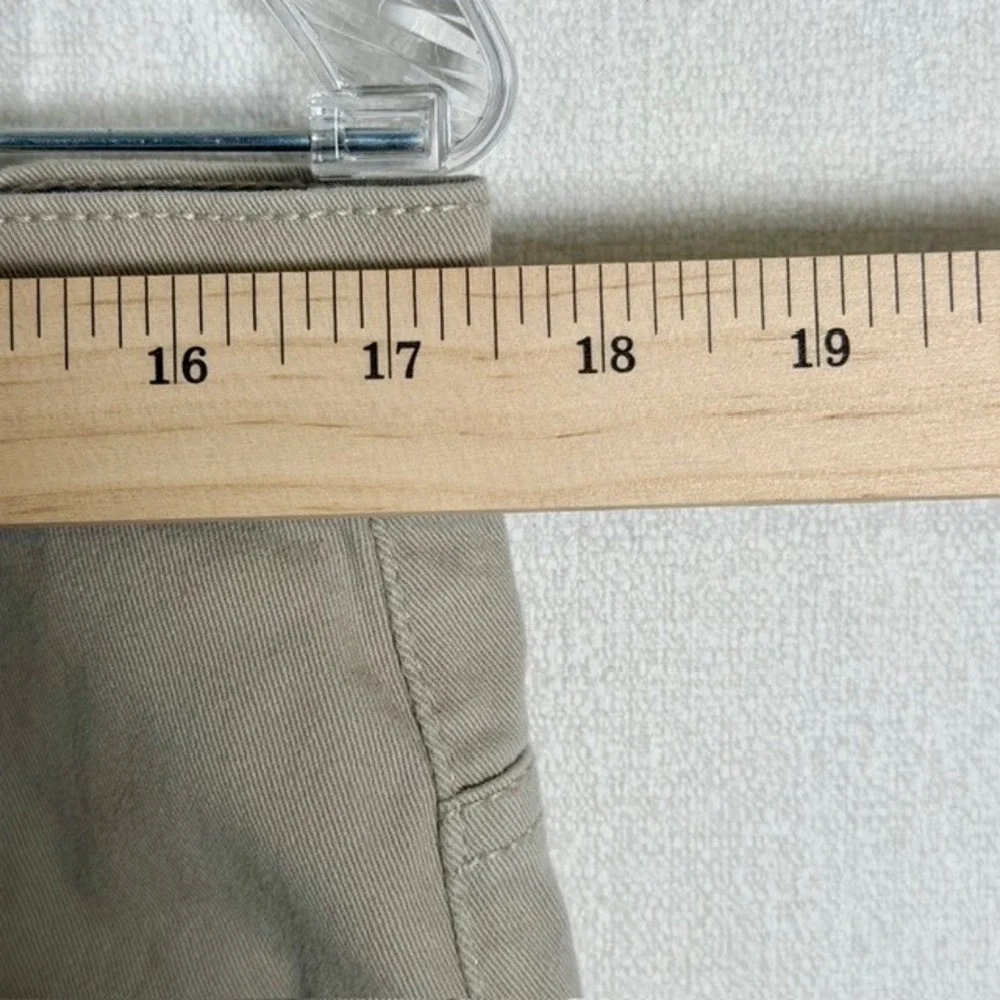 Levi's Women's‎ Khaki Casual Shorts Size 16 Cotton Blend Stretch